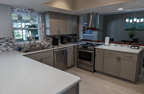 Sleepy Hollow House | Stay 5 Nights, Get 1 Night Free - 4 BR home in quiet setting close to everything