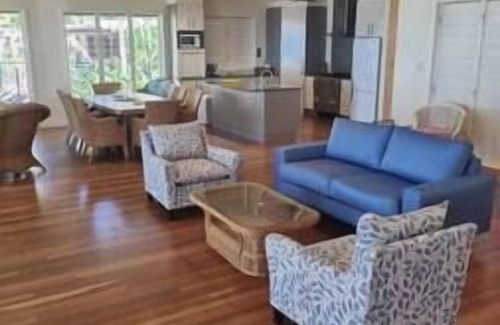 Mission Beach House | Stay at ‘Fleur De Mayo’