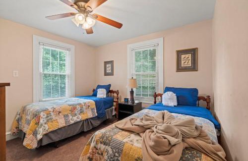 Wayne House | # Stay At Our Tasteful, Private, & Elegant Abode #