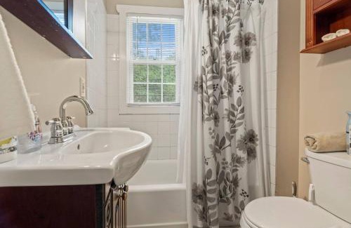 Wayne House | # Stay At Our Tasteful, Private, & Elegant Abode #