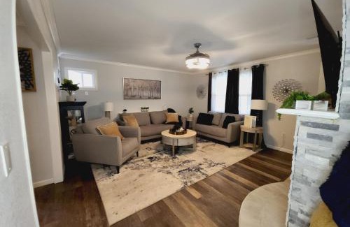 Caton House | Stay at The Retreat! Gatlinburg-Dollywood