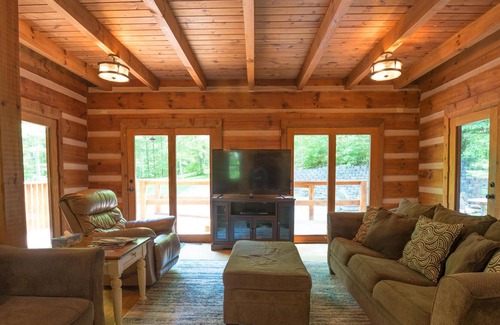 Nashville Cabin | Stay close to the village! Only 1 mile from downtown Nashville!