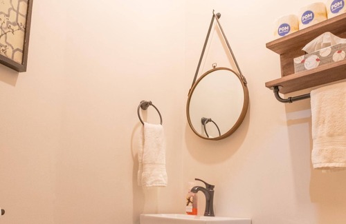 Nashville Cabin | Stay close to the village! Only 1 mile from downtown Nashville!