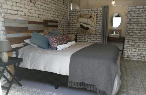 Oudtshoorn House | Stay @ Dudok