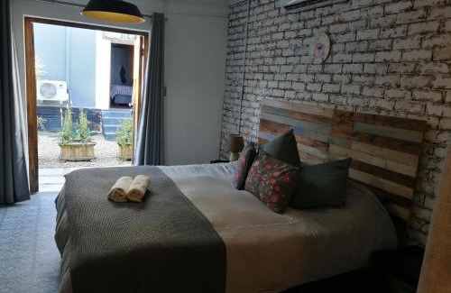 Oudtshoorn House | Stay @ Dudok