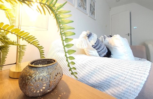 Marston Green House | Stay @ Enville Close, Birmingham Airport & NEC