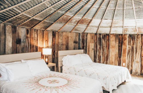 Tebbetts Cabin | Stay in a Grain Bin! Unique Farmhouse Retreat with Modern Comforts. Unit 1