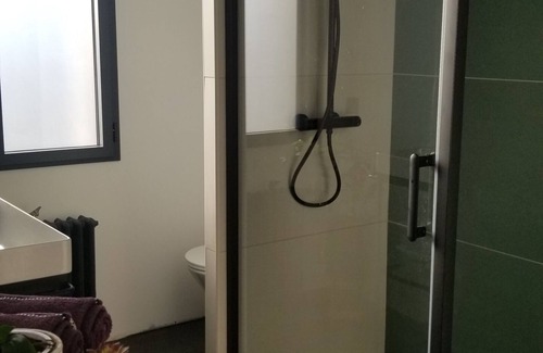 Ouest Bed & Breakfast | Stay in Le Mans: room with private shower, free parking