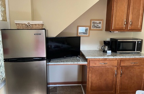 Ohiopyle Apartment | Stay In Ohiopyle by the trail with a jetted tub