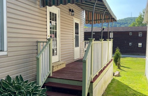 Ohiopyle Apartment | Stay In Ohiopyle by the trail with a jetted tub