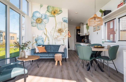 Akkrum House | Stay in our compact Knilles 4 lodge with its own jetty.