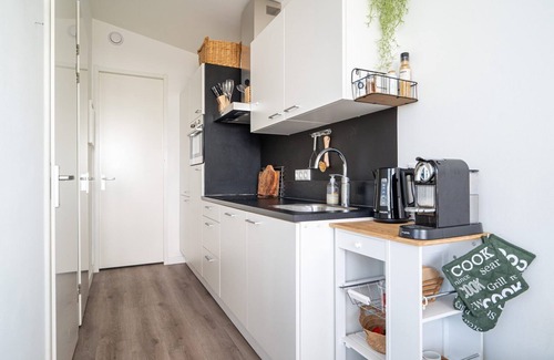 Akkrum House | Stay in our compact Knilles 4 lodge with its own jetty.