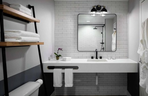 Cambridge Hotel | Stay in Style! Cambridge’s prime location, next to Harvard Square