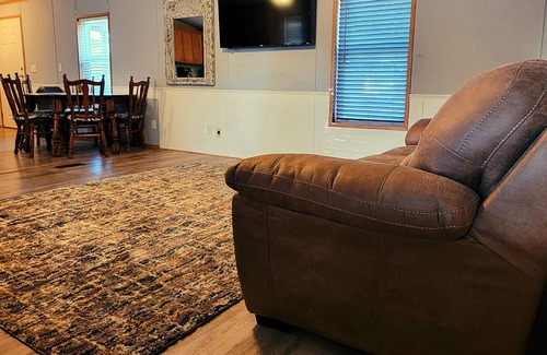 Checotah House | Stay Lakeshore - Serene landscape near water