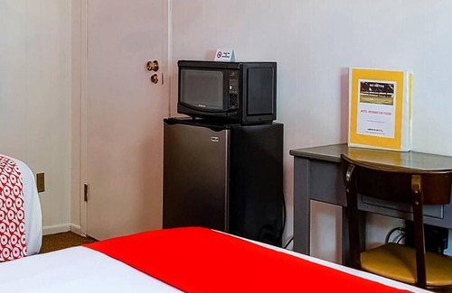 Lamberton Hotel | Stay Near Laura Ingalls Museum, Pets Allowed, Free Parking Included