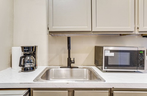 Shawnee Apartment | Stay Near the Derby & Downtown! Louisville Apt