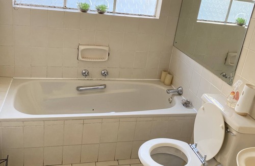 Edenvale House | Stay on Baker Road, Gauteng( No Loadshedding)