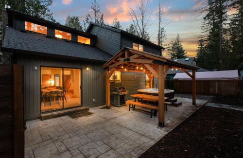 Mount Hood Village House | Stay Portland - Alpine Retreat Hot Tub, Fire Pit & Game Room