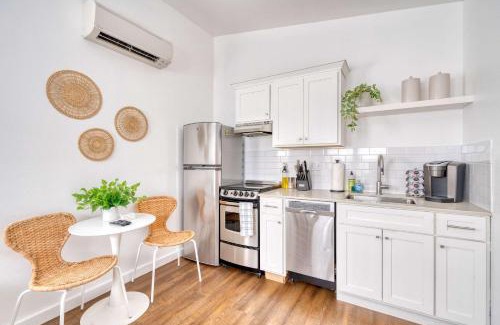 Kerns Apartment | Stay Portland - Beach Vibes Getaway near Burnside & Laurelhurst!