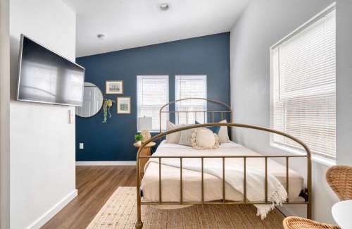 Kerns Apartment | Stay Portland - Beach Vibes Getaway near Burnside & Laurelhurst!