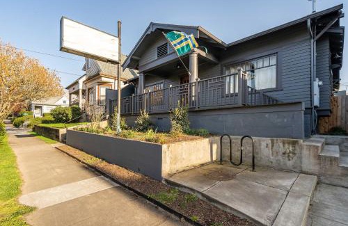 Kerns House | Stay Portland - Classic Craftsman Stay - 2BR - 2BA - Portland Charm