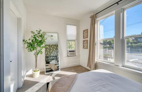 Corbett - Terwilliger - Lair Hill House | Stay Portland - Haven by the Hill - Downtown & OHSU Proximity!
