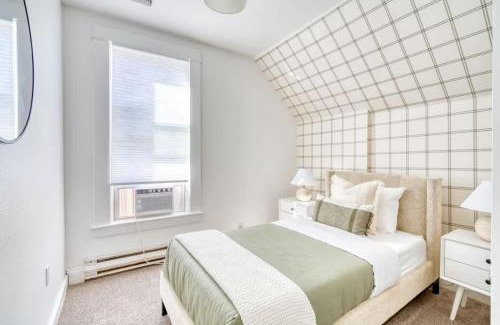 Corbett - Terwilliger - Lair Hill House | Stay Portland - Haven by the Hill - Downtown & OHSU Proximity!
