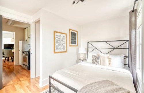 Buckman Neighborhood Apartment | Stay Portland - La Casa Burnside - Local Eateries, Shops, and Bars