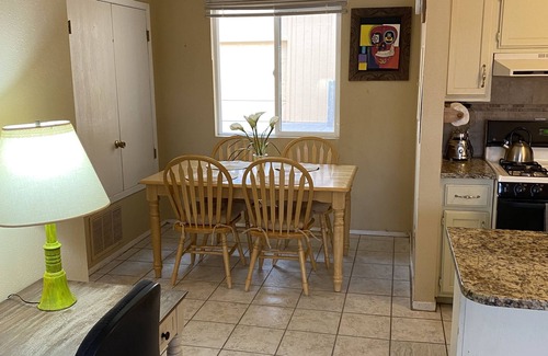 Rio Rancho Apartment | Stay With Us in Rio Rancho! Balloon Fiesta Shuttle Close. 2 REAL QUEEN BEDS!