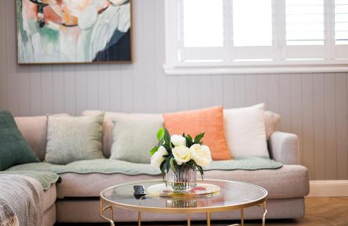 Surrey Hills House | StayAU Spacious 4BR Family Home in Surrey Hills