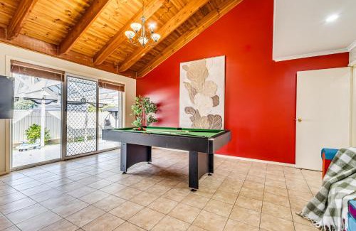 Seabrook House | StayAU Tranquil 4BR Lakeside Retreat in Seabrook