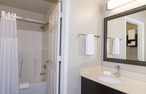 Oakbrook Terrace Hotel | Staybridge Suites Chicago-Oakbrook Terrace by IHG