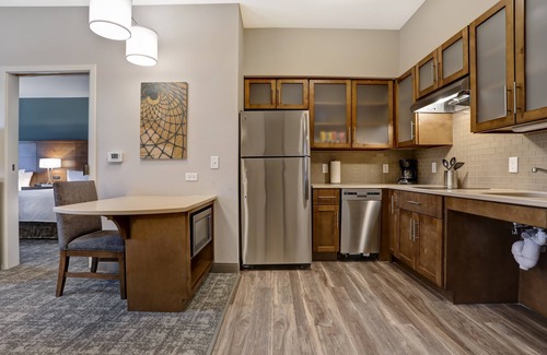 Overland Park Hotel | Staybridge Suites Overland Park - Kansas City S by IHG