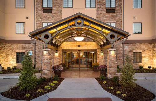 West Omaha Hotel | Staybridge Suites Omaha West