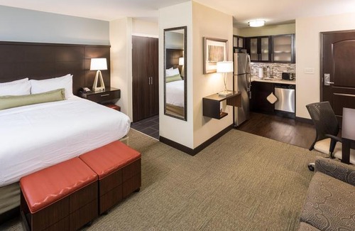 West Omaha Hotel | Staybridge Suites Omaha West