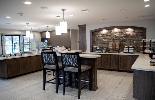 Auburn Hills Apartment | Staybridge Suites! Free Breakfast, Indoor Pool, Studio Near Great Lakes Crossing Outlets!