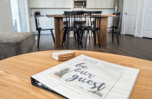 Eagle House | #StayInMyDistrict Eagle Ridge Escape