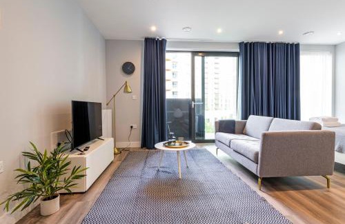 London Borough of Hounslow Apartment | Stayo Kew Gardens