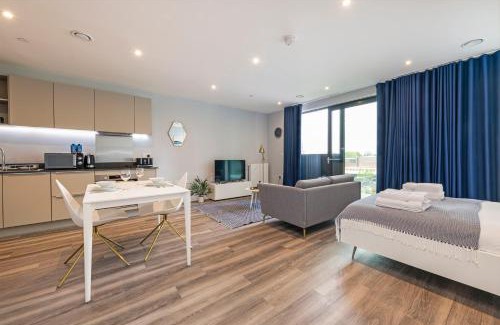 London Borough of Hounslow Apartment | Stayo Kew Gardens