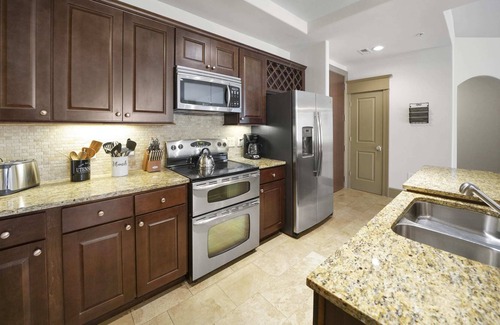 SouthPark Condo | StaysByWalker SouthPark Lux 2BR -KingBeds/Pool/Gym