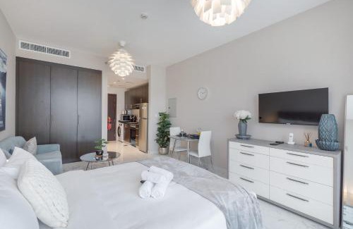 Dubai Apartment | StayShort - Dubai South Studio for 2 with Swimming Pool