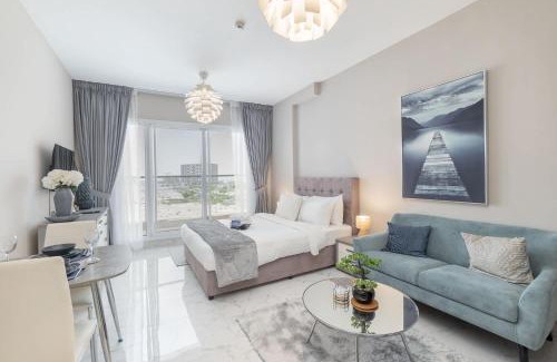 Dubai Apartment | StayShort - Dubai South Studio for 2 with Swimming Pool