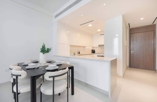 Al Safa Apartment | StayShort - Elegant, Relaxing 3-Bedroom Apartment in Perfect Location at Canal F