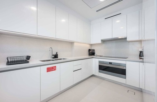 Al Safa Apartment | StayShort - Elegant, Relaxing 3-Bedroom Apartment in Perfect Location at Canal F