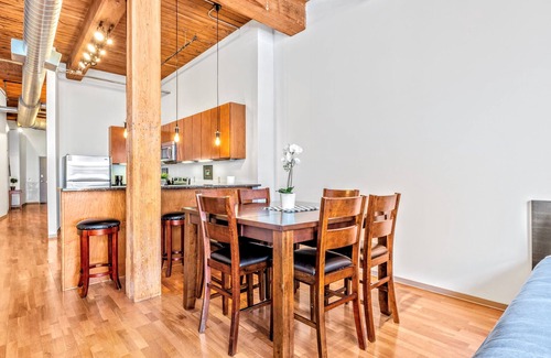 Downtown West Apartment | StaySTL- Stays-3 Bed Loft-Central Location-W/D-Dogs