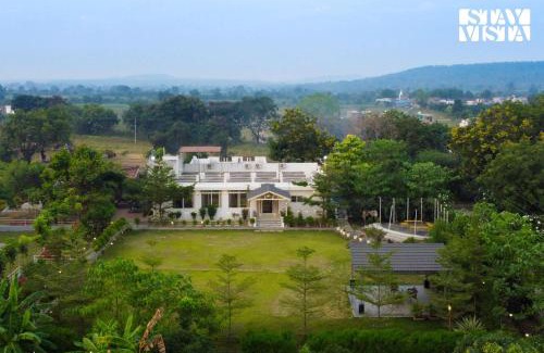 Hingana Villa | StayVista's Green Embrace - Villa in Bor Tiger Reserve with Swimming Pool, Rainshower, Terrace & Lawn