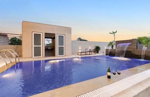 Jaipur Villa | StayVista's The Rose Gold - City-Center Villa with Private Pool, Games Room & Kids Zone