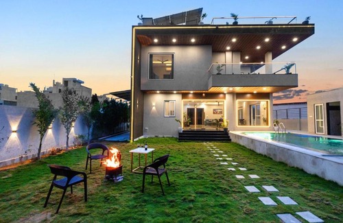 Jaipur Villa | StayVista's The Rose Gold - City-Center Villa with Private Pool, Games Room & Kids Zone