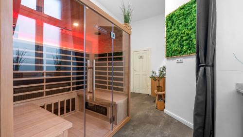 Friedrichshain-Kreuzberg Apartment | Staywell Kreuzberg mit Sauna, zentral, 100QM