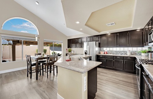 Green Valley North House | Stella Villa: Luxe 5BR Pet Friendly Retreat w/pool table, darts, 65” TV, wet bar, ping pong